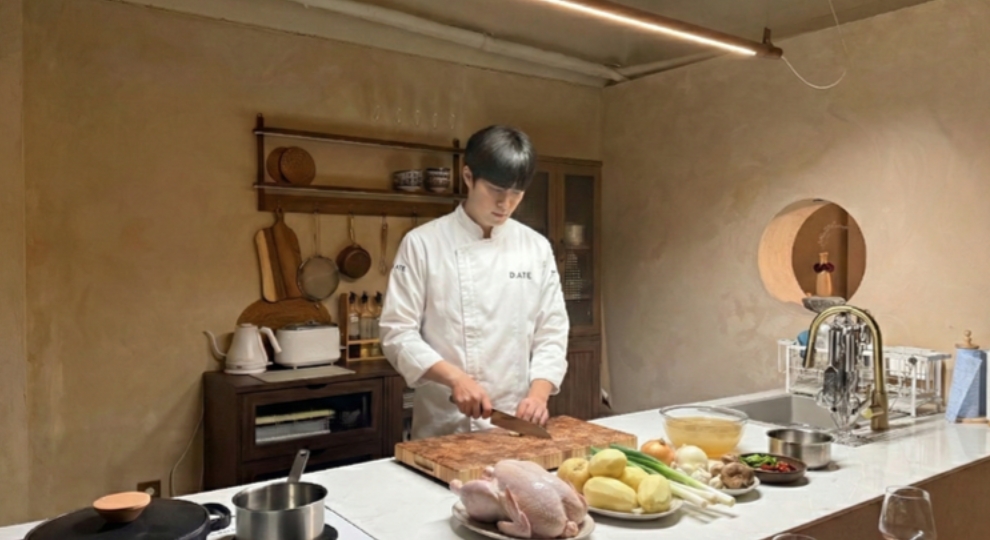 ソウル城東(ソンドン) ミシュラン一つ星レストラン出身シェフのプライベートキッチンクラス:タッカンマリと焼酎(ソジュ)|韓国の料理教室・グルメ体験ガイド|クッキングクラスの予約と選び方